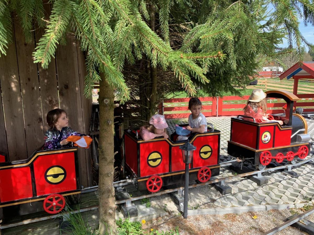 אלטיטינג Ferienhaus Spielburg מראה חיצוני תמונה